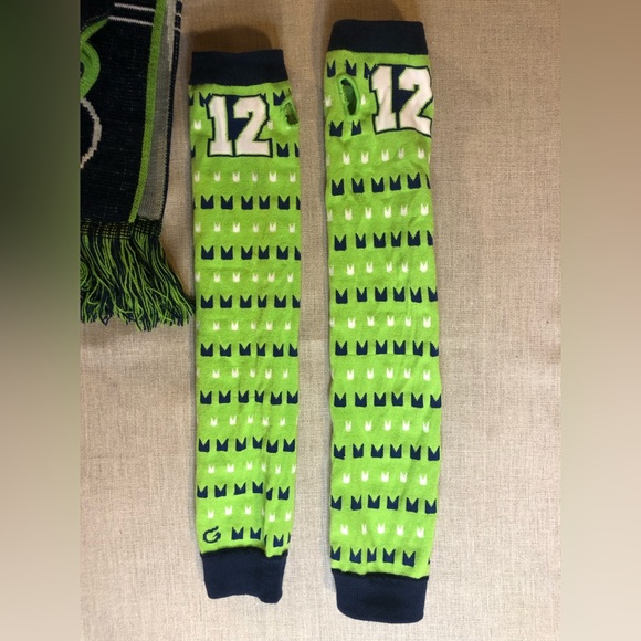 NFL OFFICIAL 🏈 SEAHAWKS SCARF AND FINGERLESS ARM WARMER MITTS - Picture 7 of 8